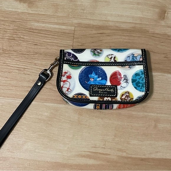 Disney Dooney Snap Wristlet NWOT Buttons Print - Picture 5 of 6